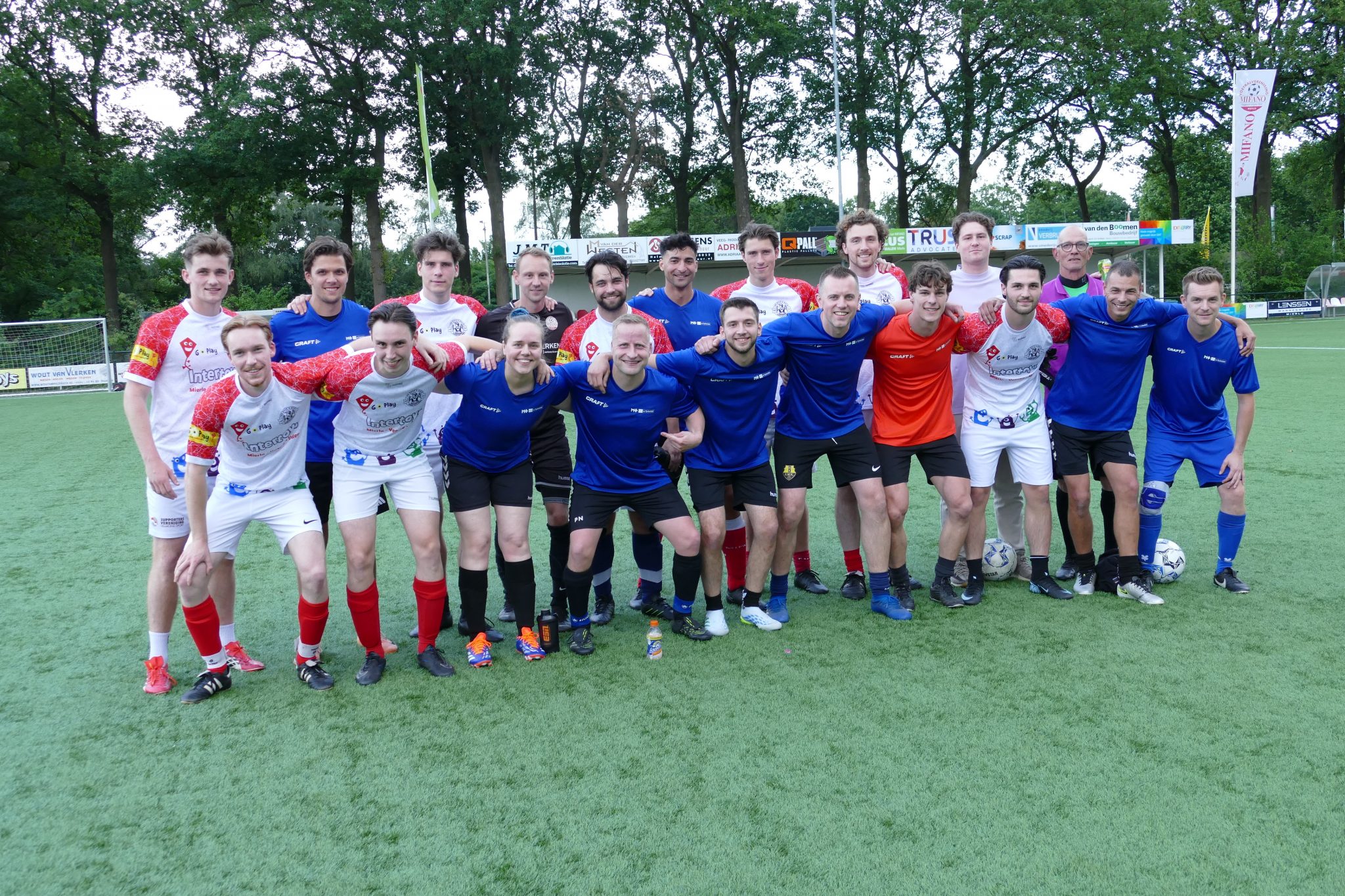 Voetballers Intertoys Mierlo winnen Mierloos Dorps toernooi